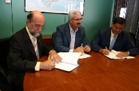 En este momento estás viendo Sevillana Endesa y la FEADA firman un Convenio para aumentar la seguridad en las zonas de vuelo.
