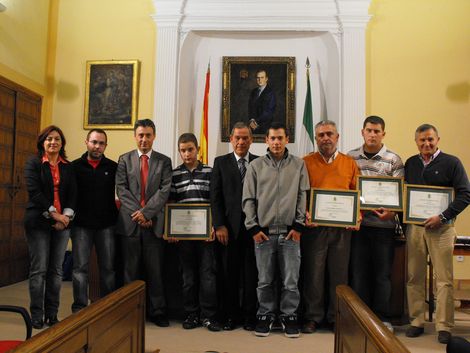 En este momento estás viendo AMD. El Ayuntamiento de Écija homenajeó al Club de AMD “Ciudad de las Torres”.